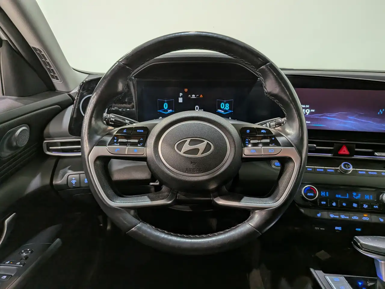 Hyundai ELANTRA fotografie Hyundai ELANTRA