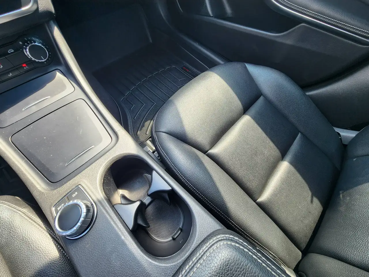 Mercedes-Benz GLA снимка Mercedes-Benz GLA