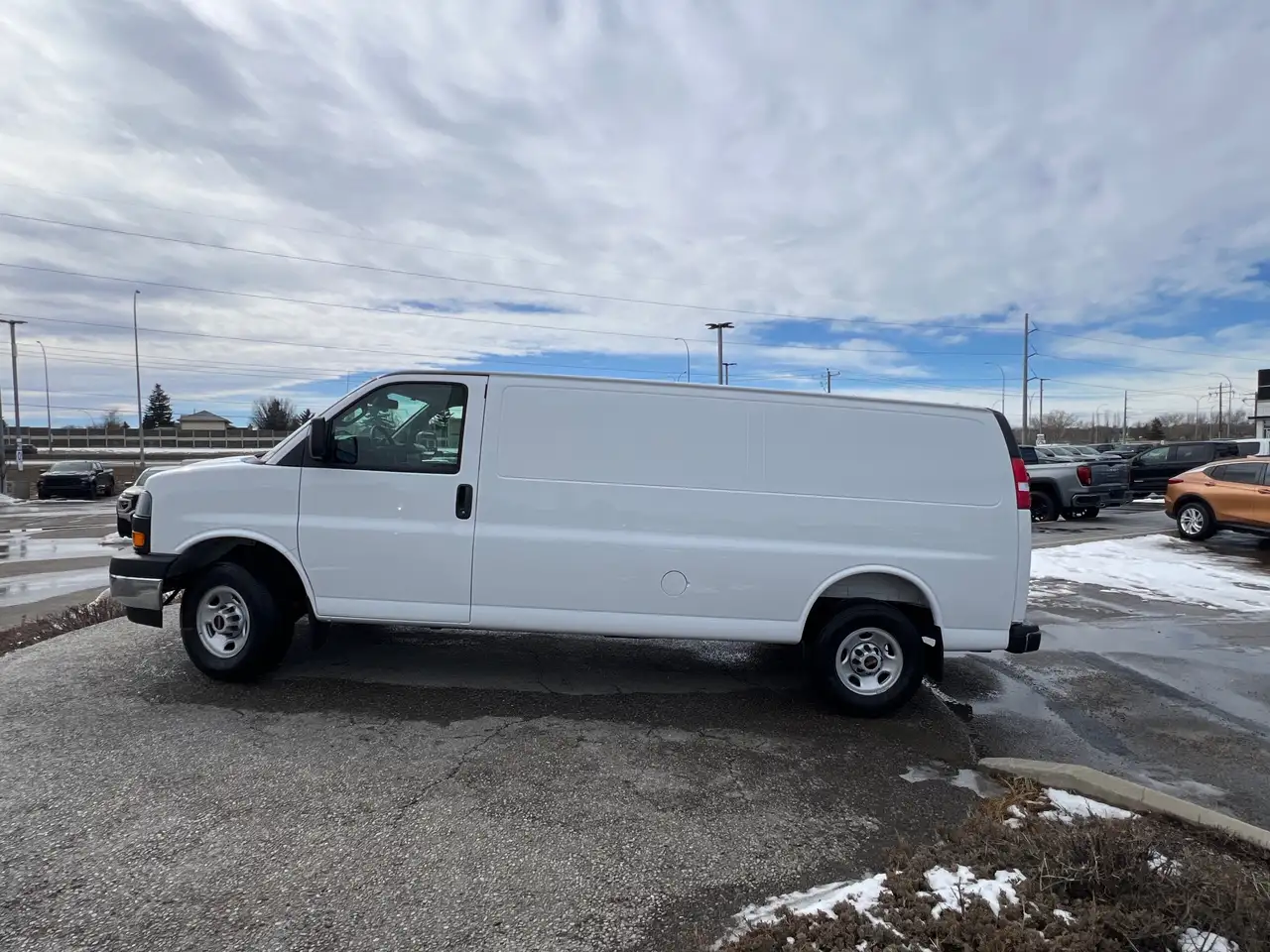 GMC Savana снимка GMC Savana