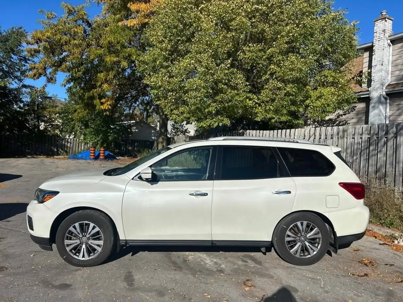 Nissan Pathfinder photo Nissan Pathfinder