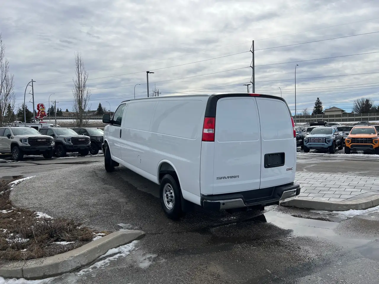 GMC Savana снимка GMC Savana