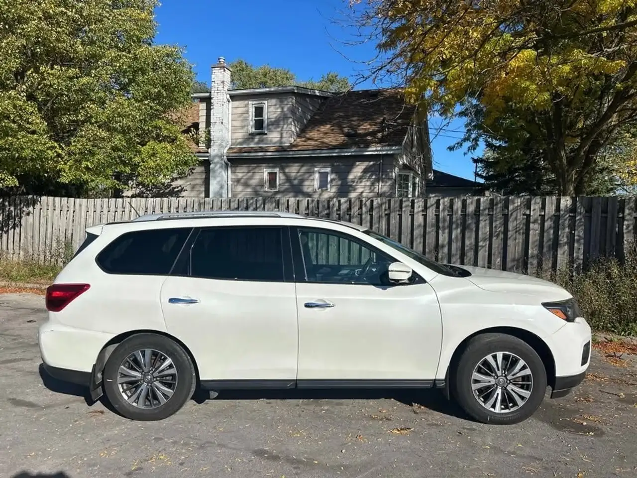 Nissan Pathfinder photo Nissan Pathfinder
