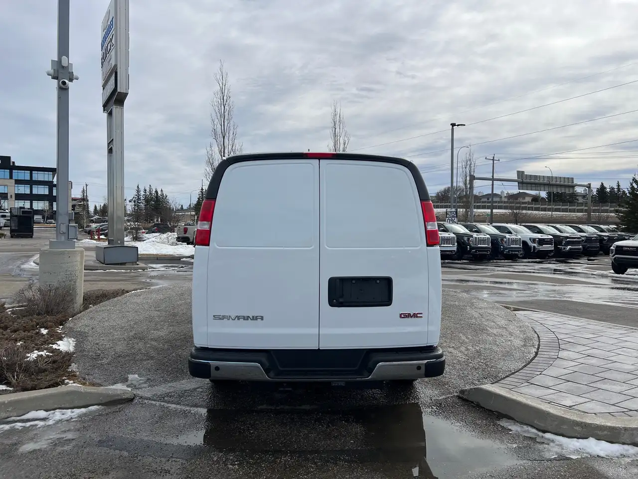 GMC Savana снимка GMC Savana