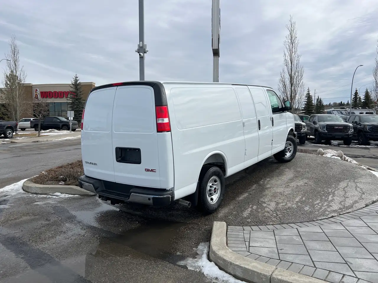 GMC Savana снимка GMC Savana