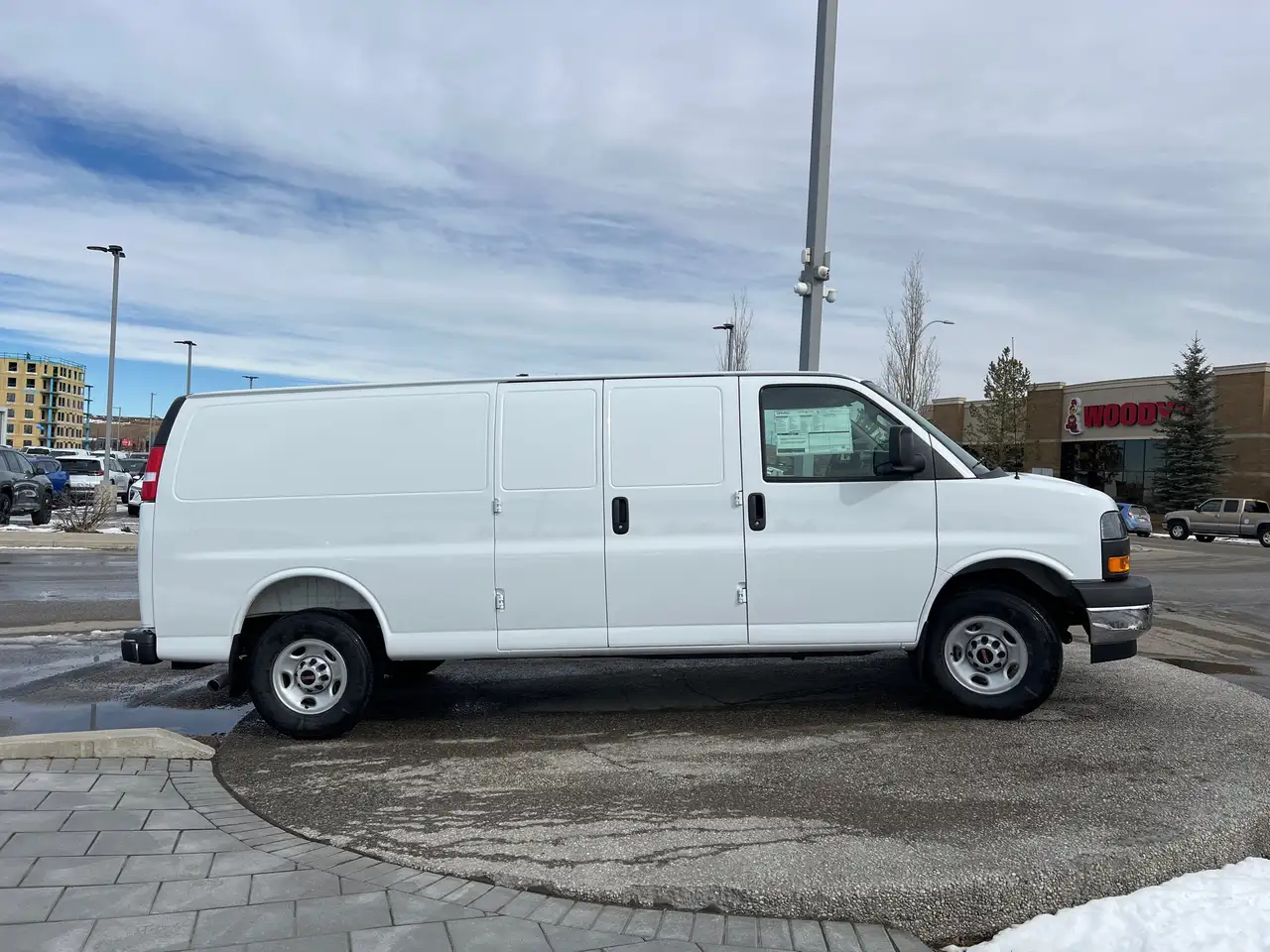 GMC Savana снимка GMC Savana