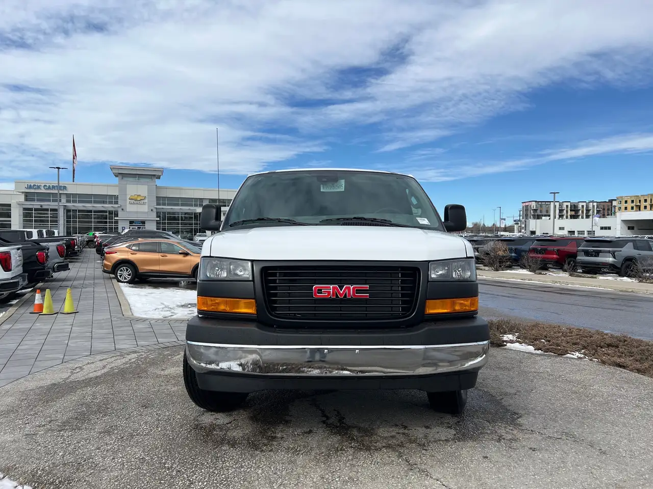 GMC Savana снимка GMC Savana