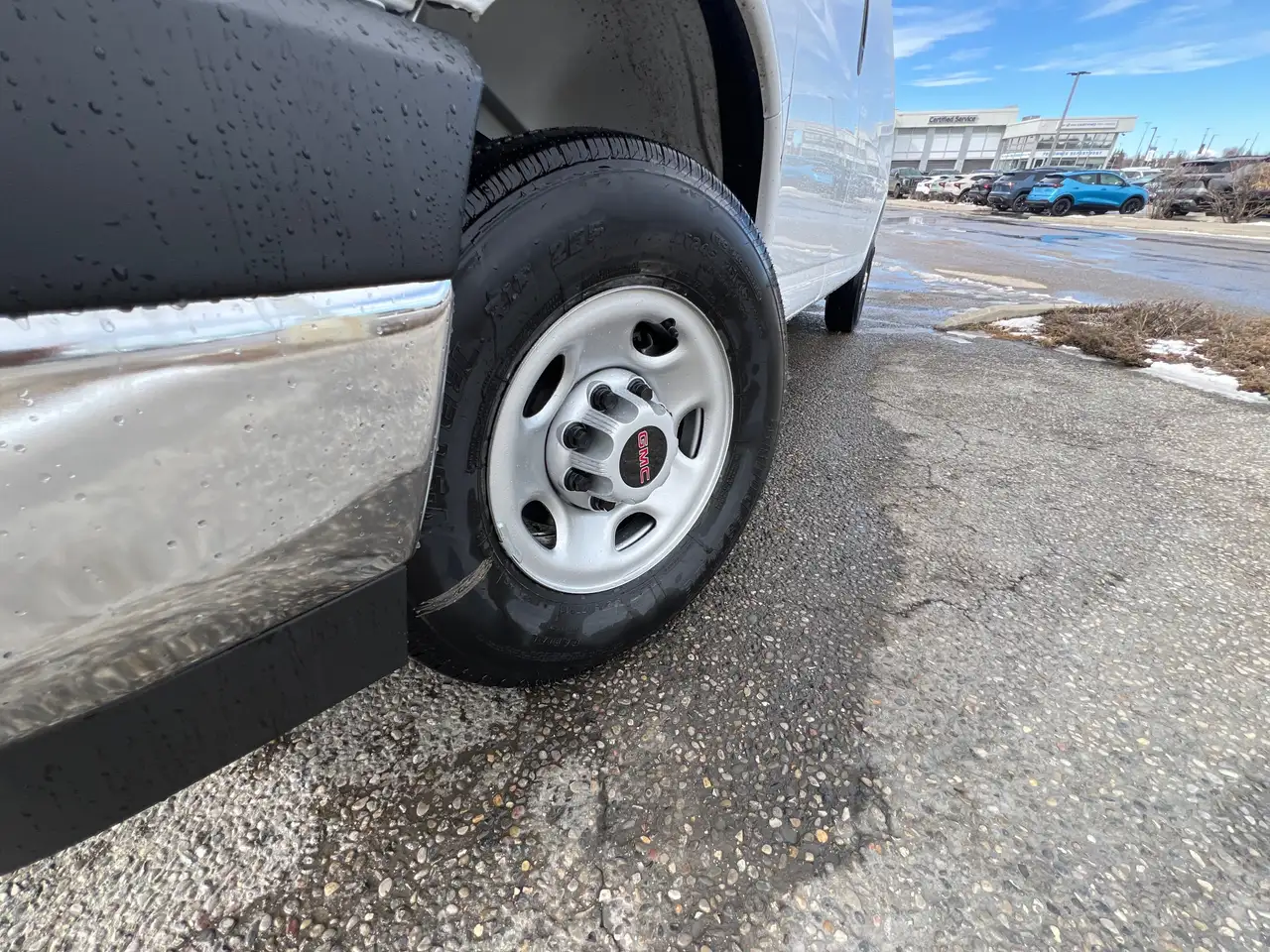 GMC Savana снимка GMC Savana