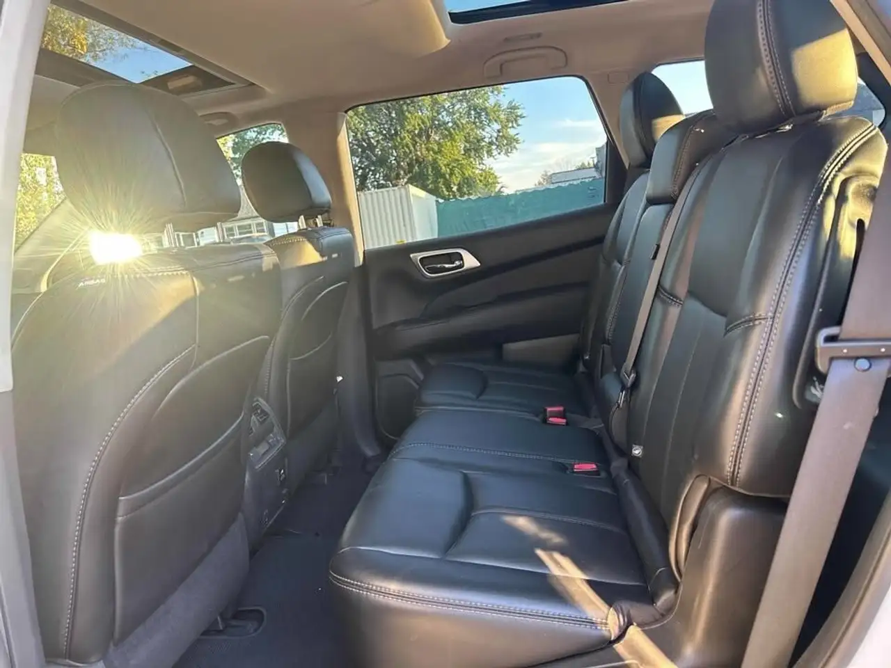 Nissan Pathfinder photo Nissan Pathfinder