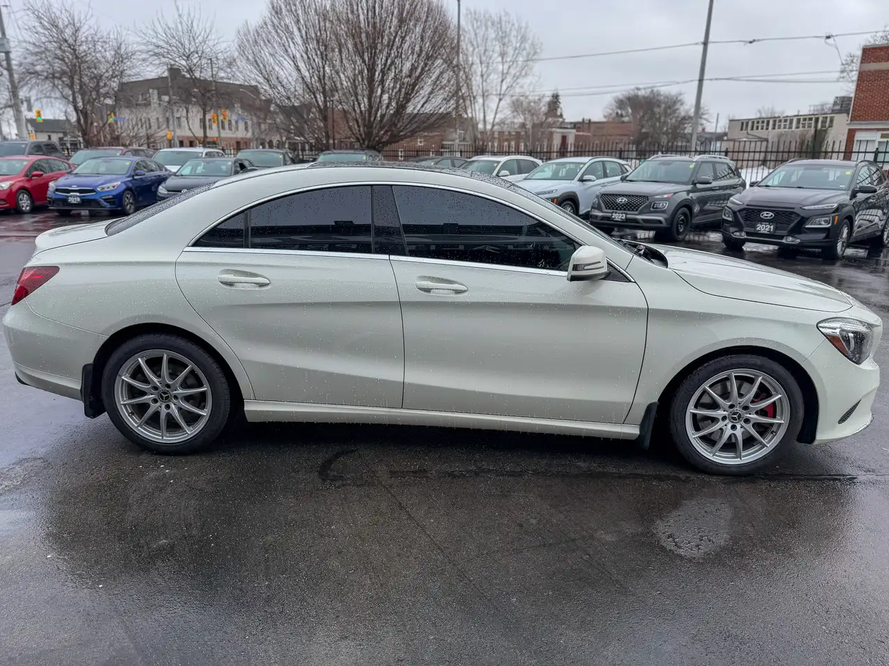 Mercedes-Benz CLA снимка Mercedes-Benz CLA