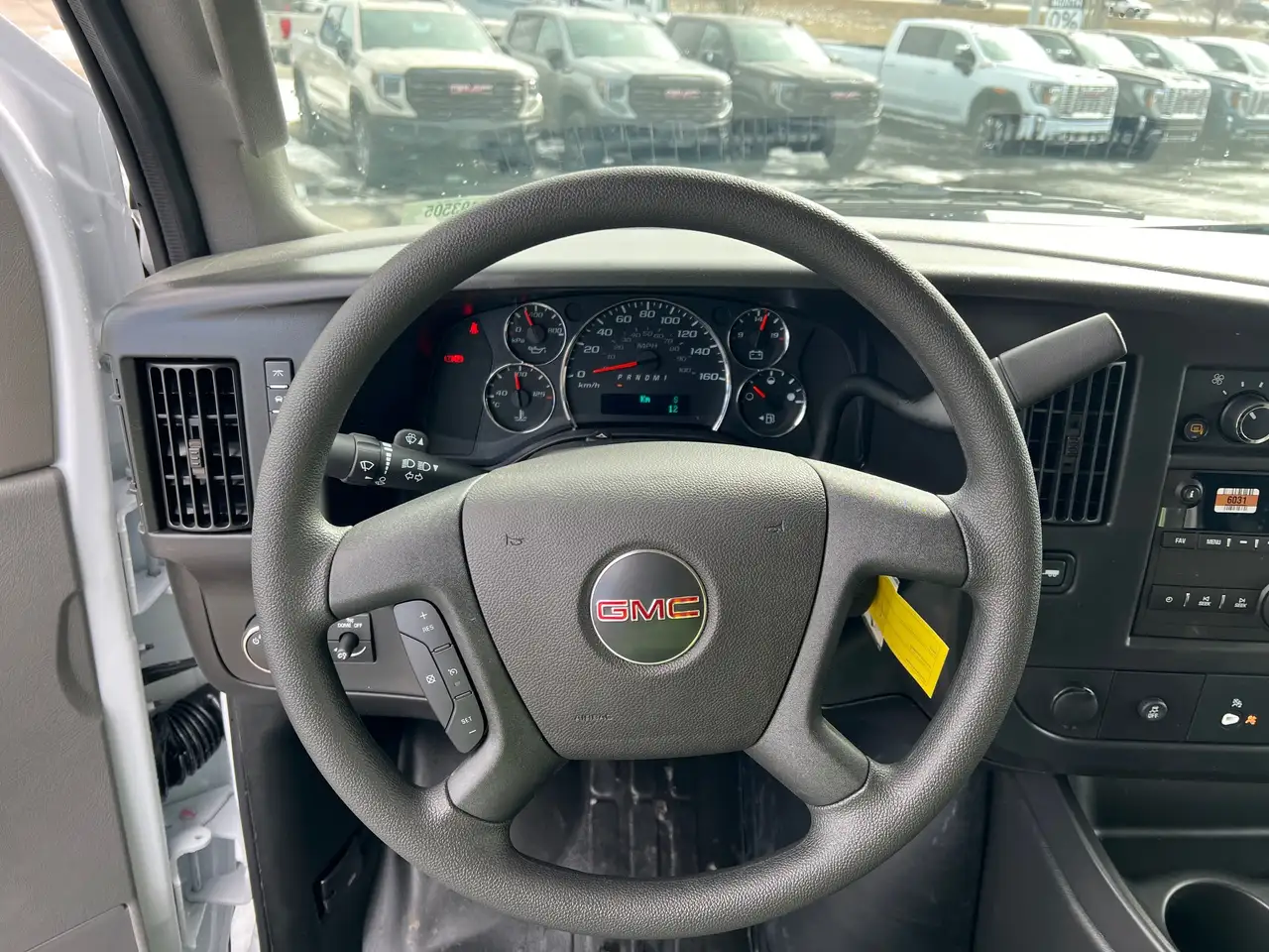 GMC Savana снимка GMC Savana