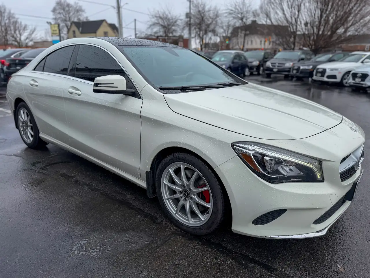 Mercedes-Benz CLA снимка Mercedes-Benz CLA