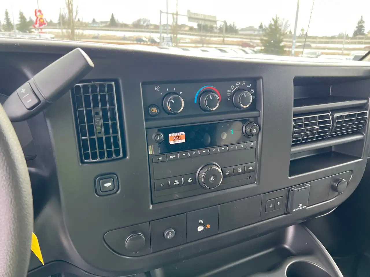 GMC Savana снимка GMC Savana
