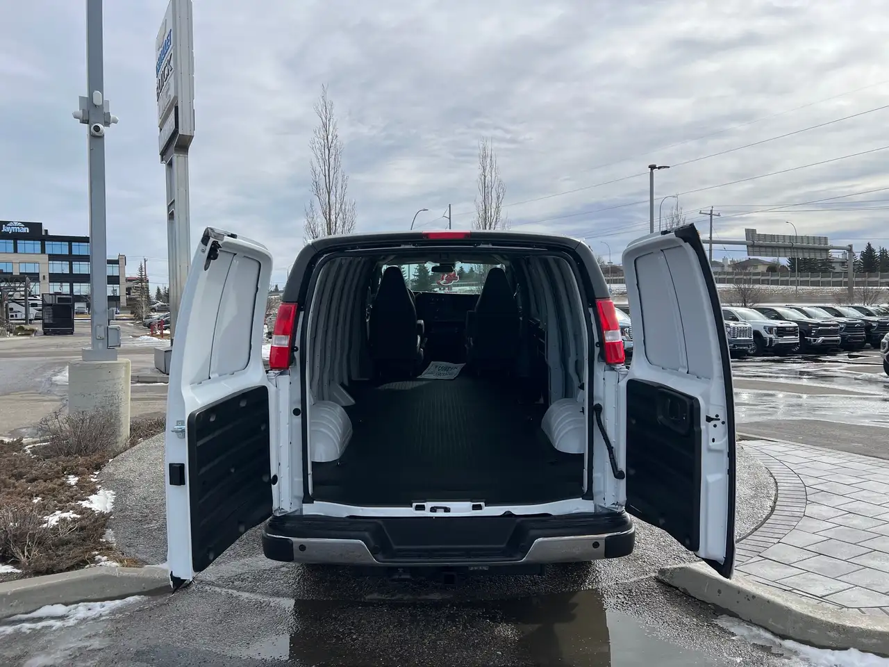 GMC Savana снимка GMC Savana