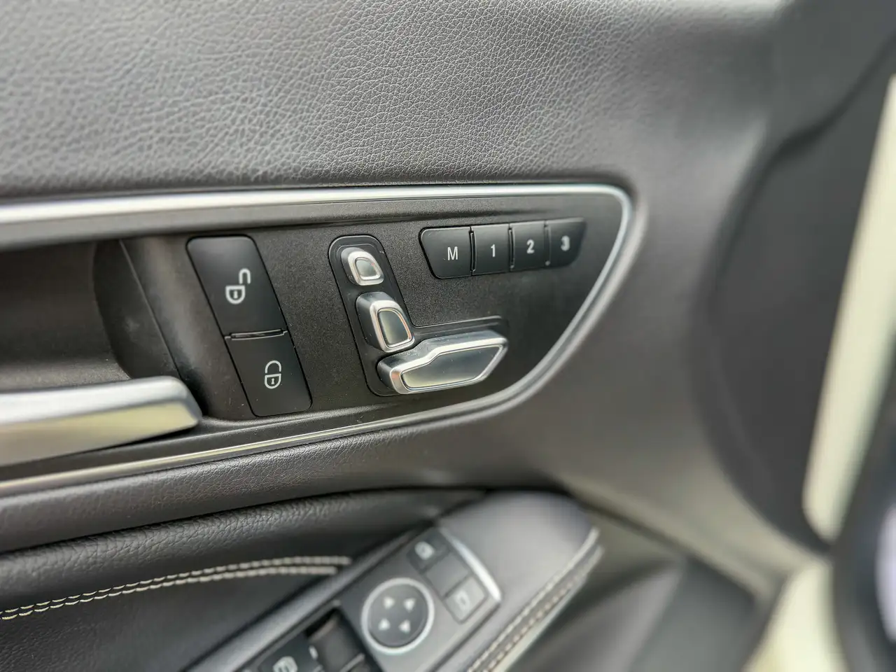 Mercedes-Benz CLA снимка Mercedes-Benz CLA