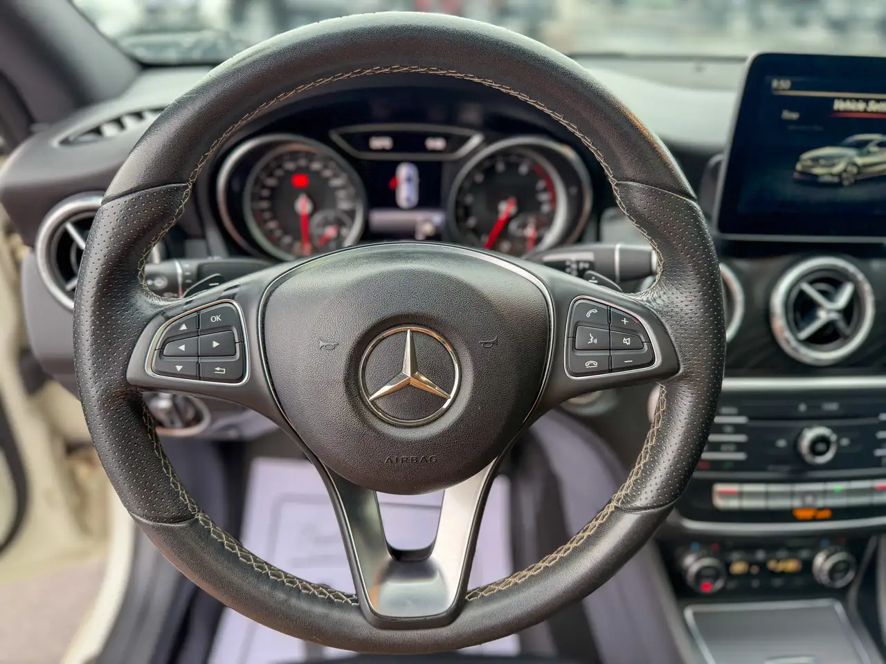 Mercedes-Benz CLA снимка Mercedes-Benz CLA