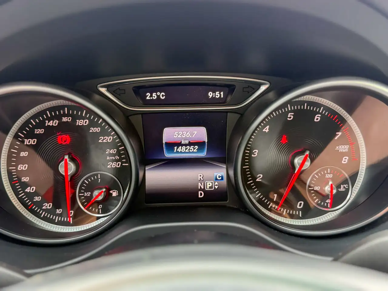 Mercedes-Benz CLA снимка Mercedes-Benz CLA