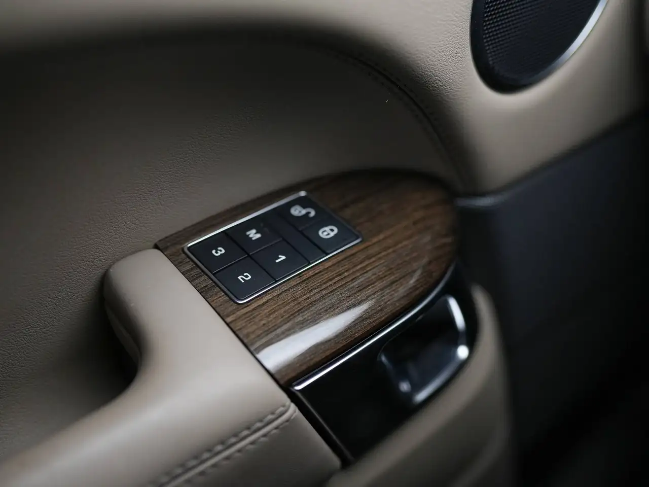 Land Rover Range Rover Sport снимка Land Rover Range Rover Sport