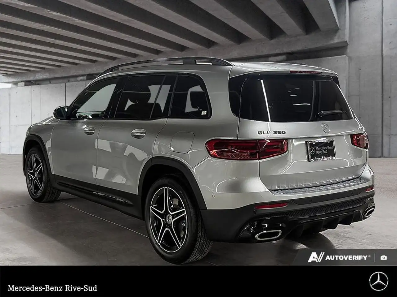 Mercedes-Benz GLB снимка Mercedes-Benz GLB