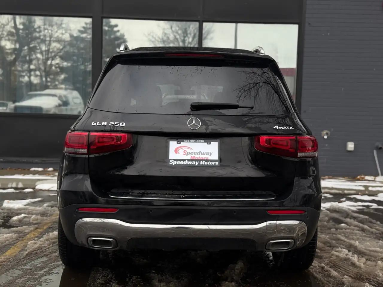 Mercedes-Benz GLB снимка Mercedes-Benz GLB