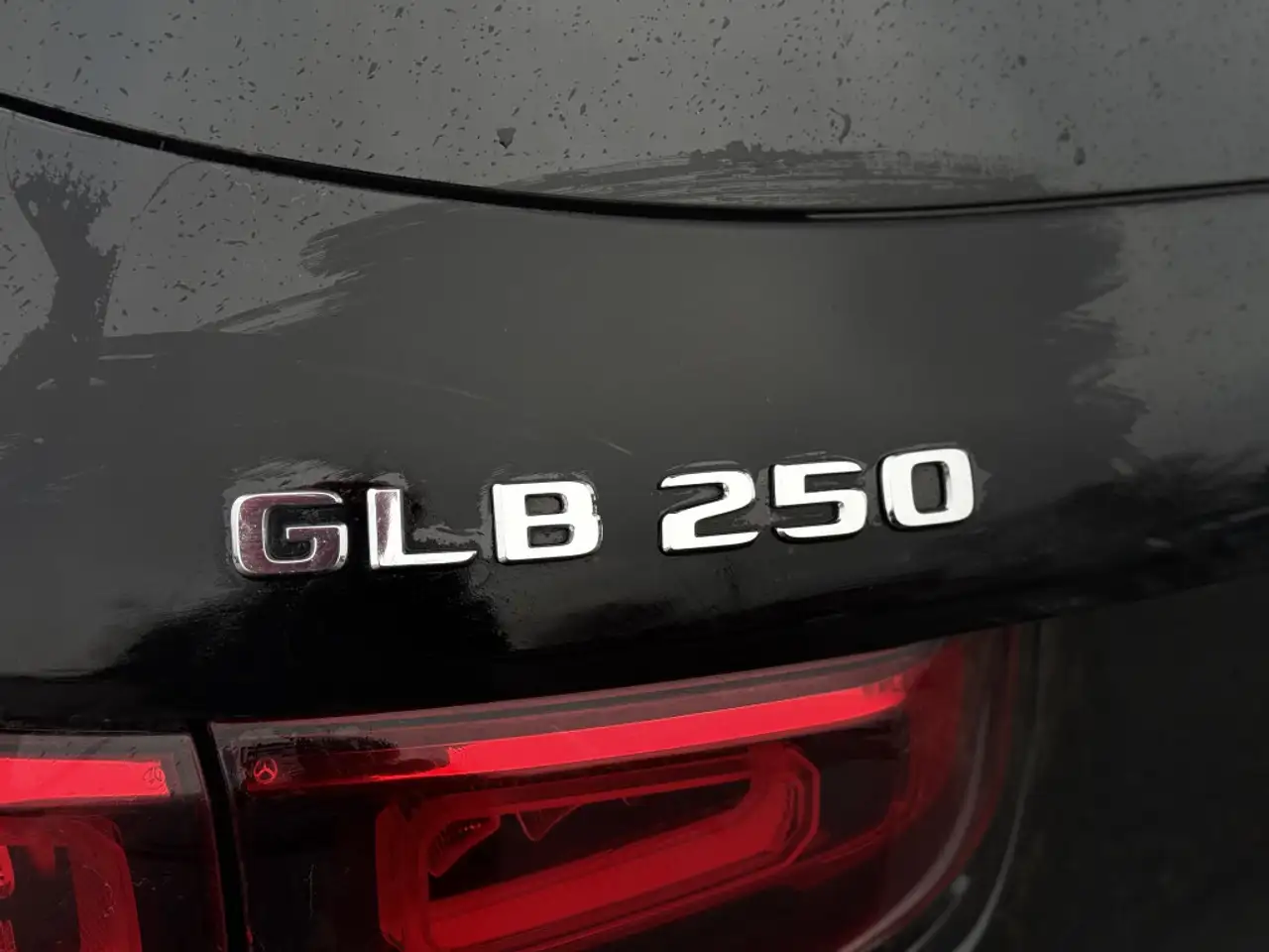 Mercedes-Benz GLB снимка Mercedes-Benz GLB