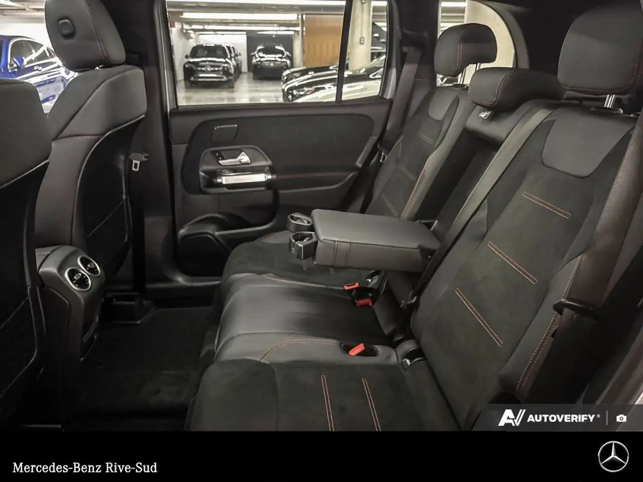 Mercedes-Benz GLB снимка Mercedes-Benz GLB