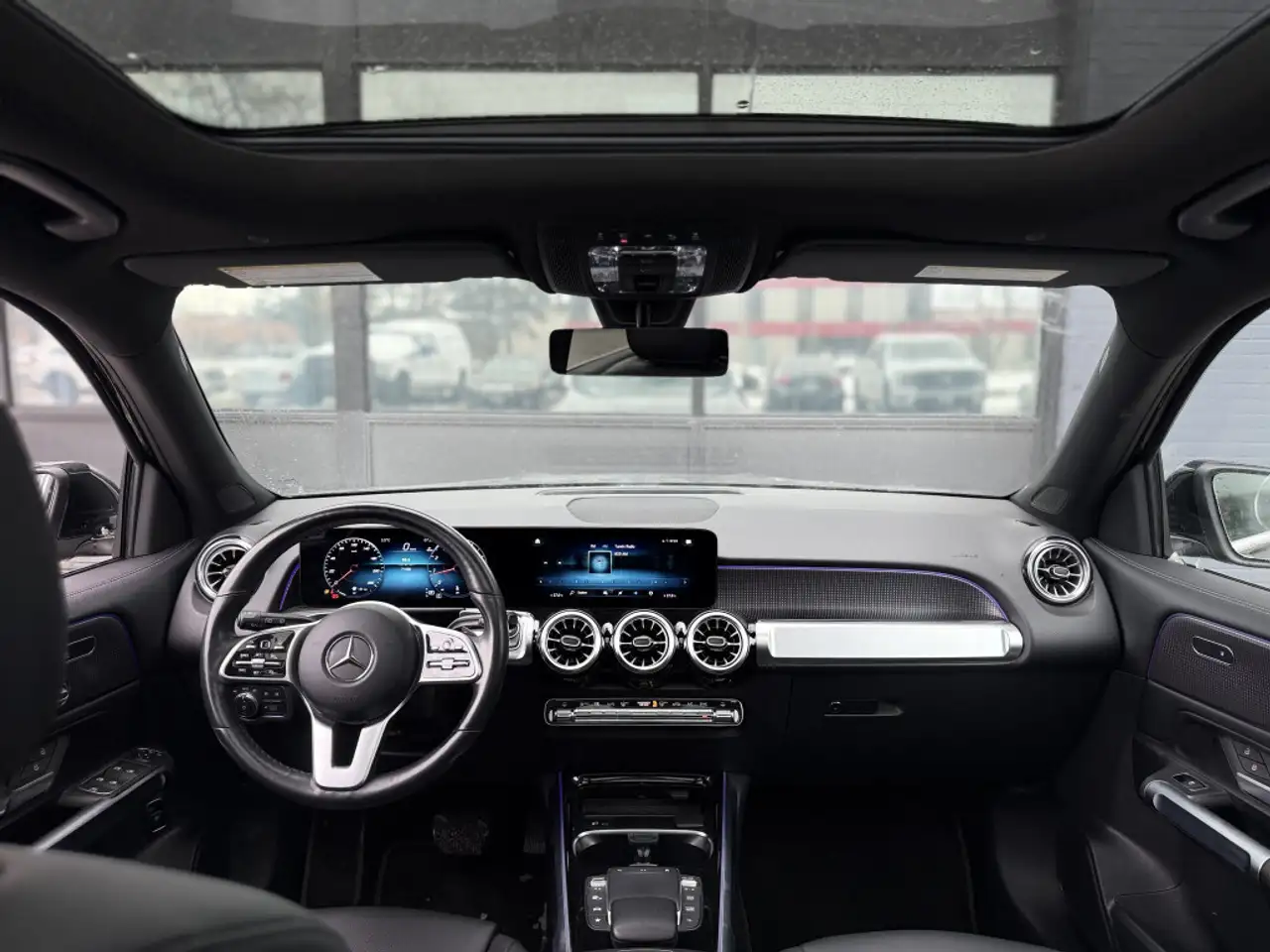Mercedes-Benz GLB снимка Mercedes-Benz GLB