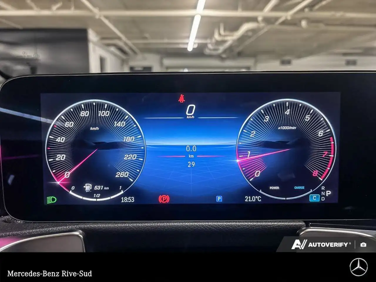 Mercedes-Benz GLB снимка Mercedes-Benz GLB