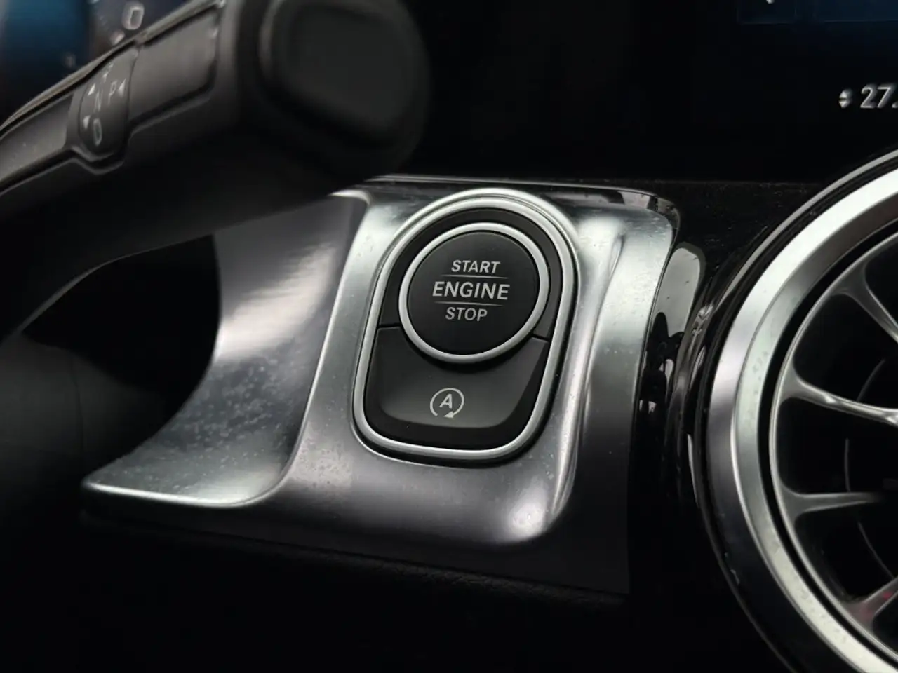 Mercedes-Benz GLB снимка Mercedes-Benz GLB