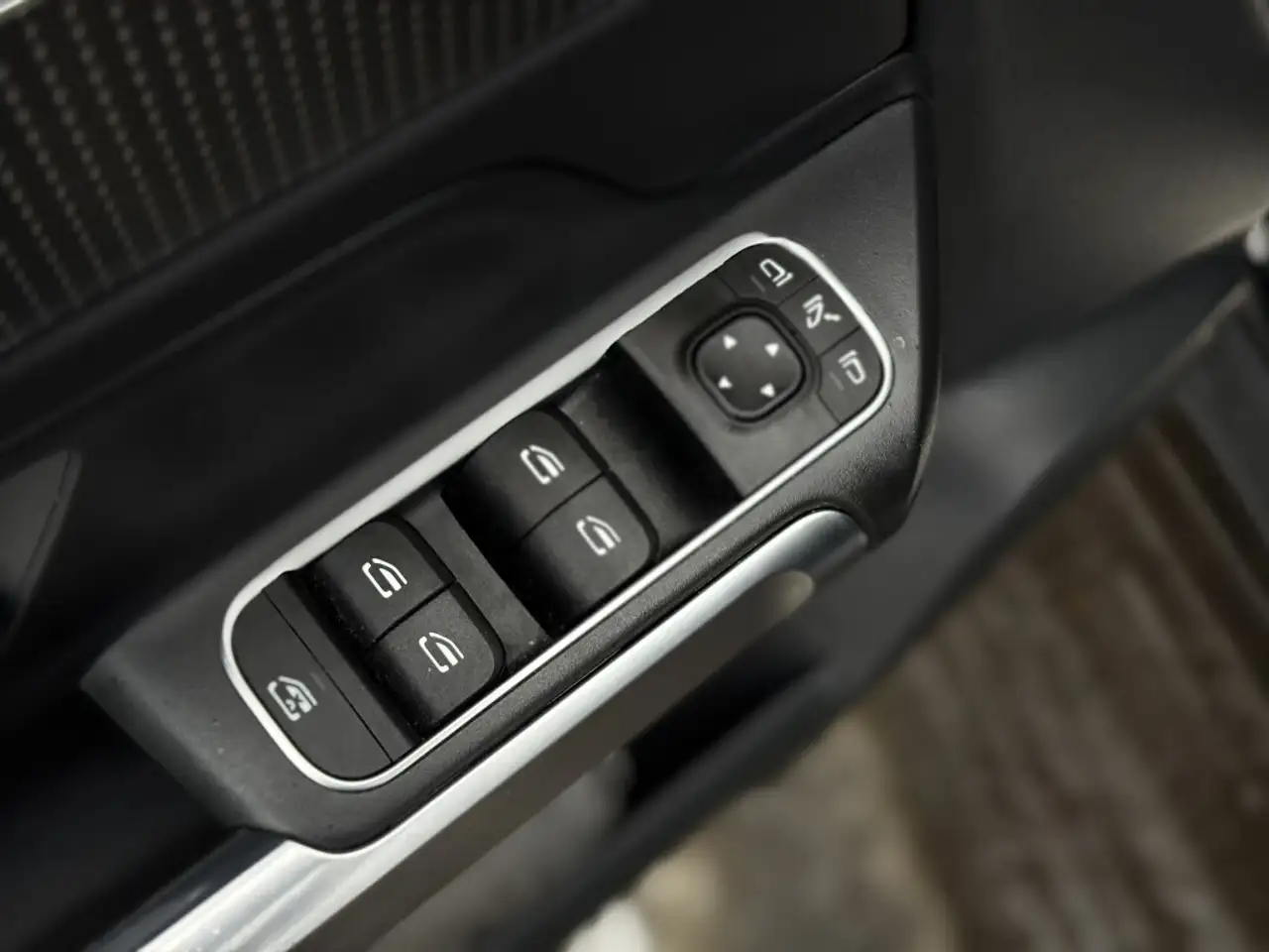 Mercedes-Benz GLB снимка Mercedes-Benz GLB