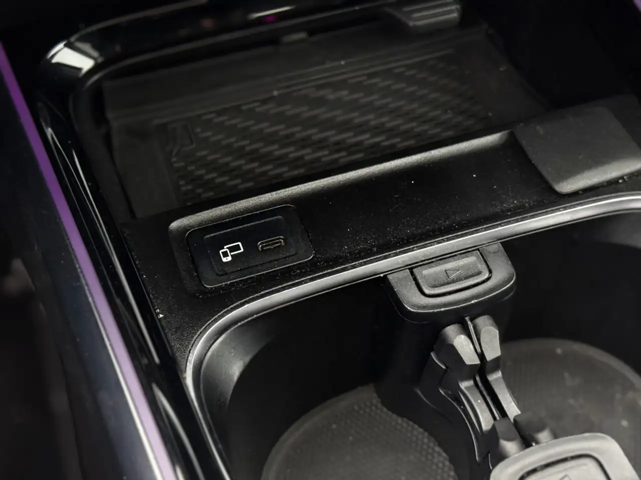 Mercedes-Benz GLB снимка Mercedes-Benz GLB