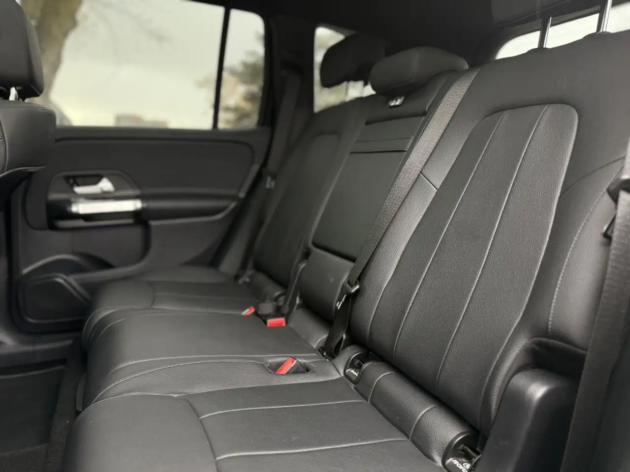 Mercedes-Benz GLB снимка Mercedes-Benz GLB