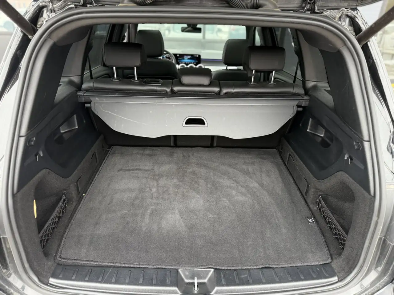 Mercedes-Benz GLB снимка Mercedes-Benz GLB