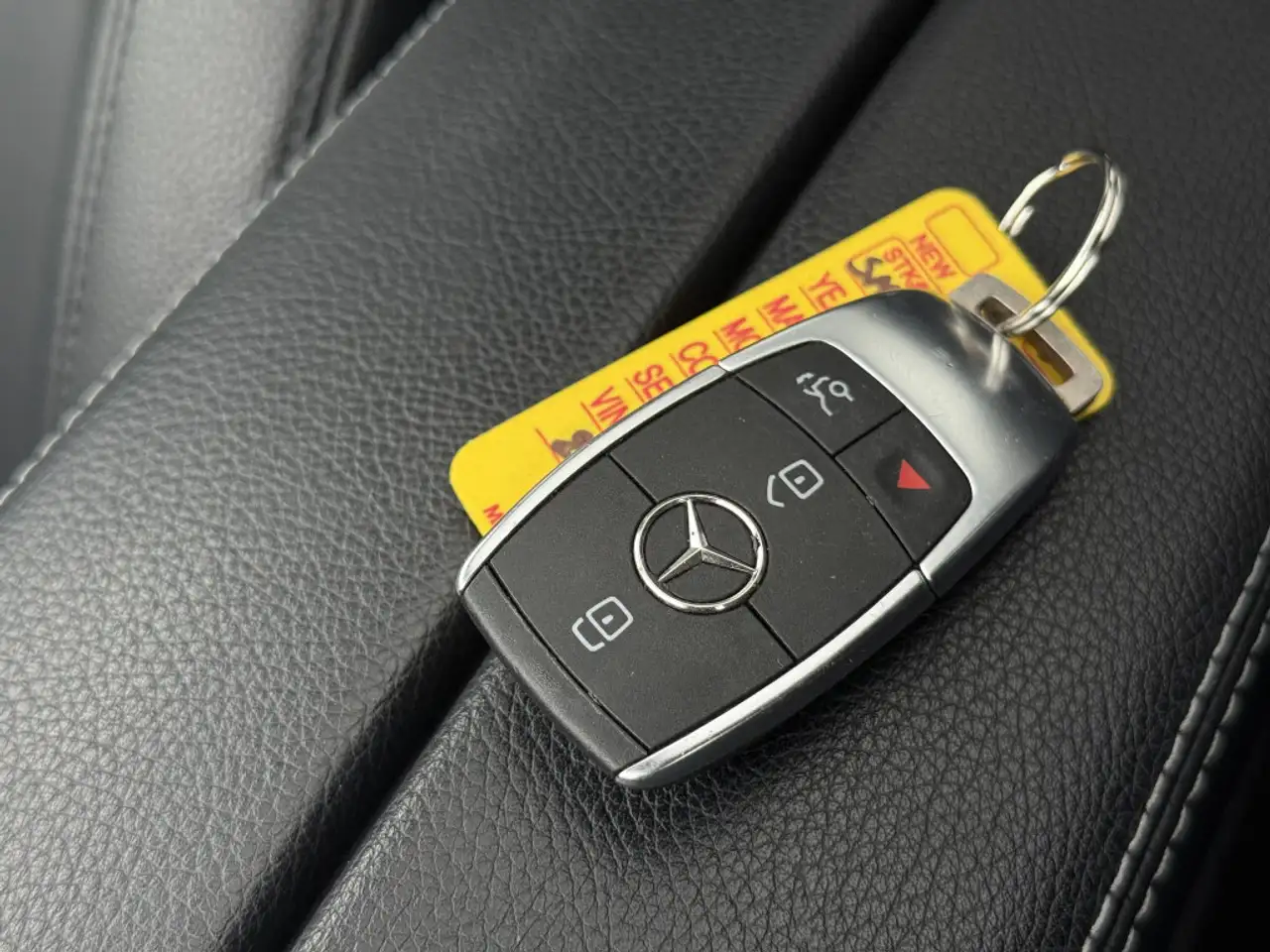 Mercedes-Benz GLB снимка Mercedes-Benz GLB