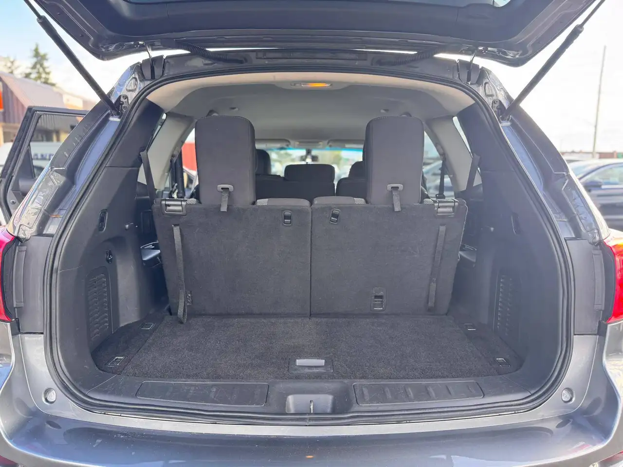 Nissan Pathfinder fotografie Nissan Pathfinder