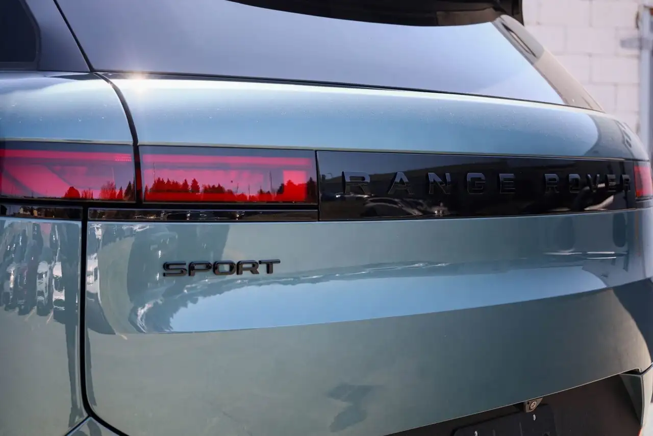 Land Rover Range Rover Sport снимка Land Rover Range Rover Sport
