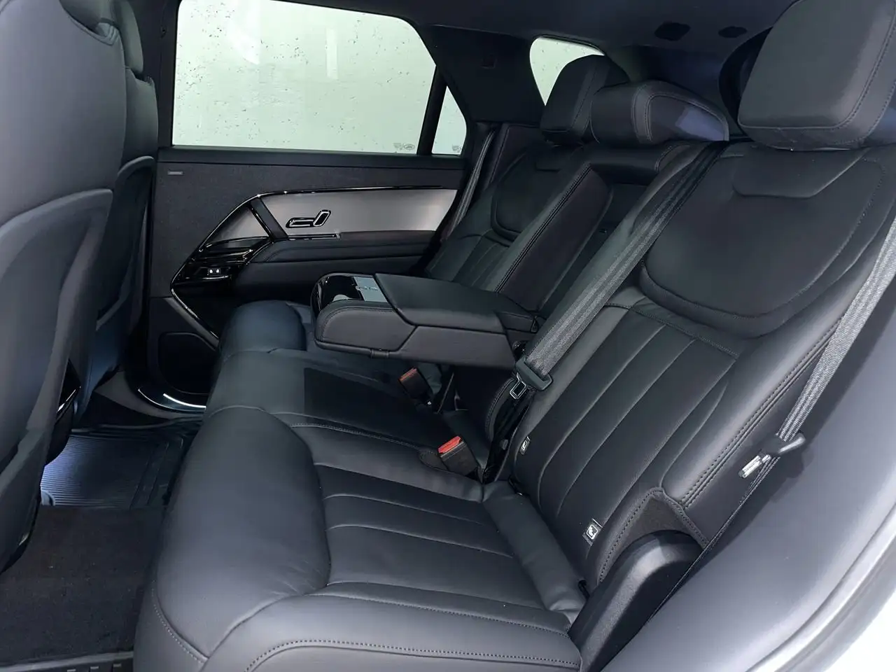 Land Rover Range Rover Sport снимка Land Rover Range Rover Sport