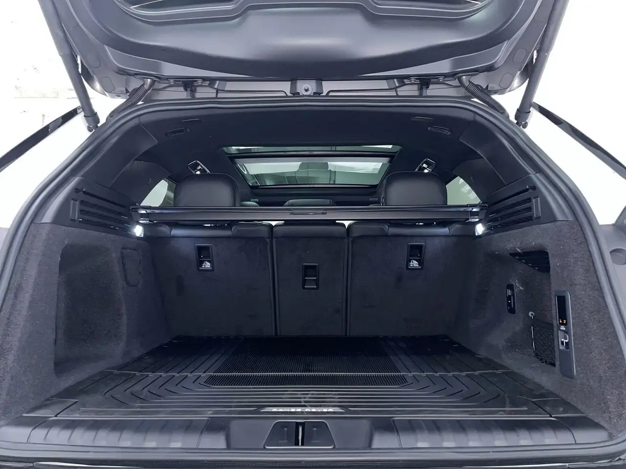 Land Rover Range Rover Sport снимка Land Rover Range Rover Sport