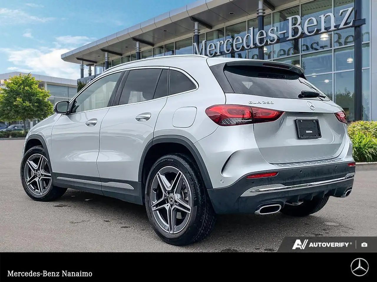 Mercedes-Benz GLA снимка Mercedes-Benz GLA