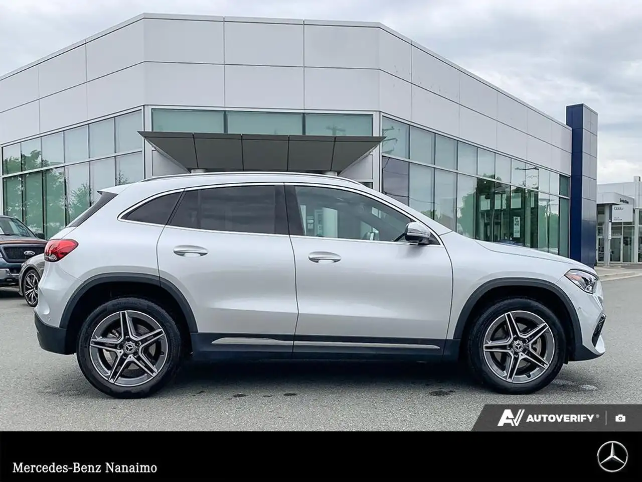 Mercedes-Benz GLA снимка Mercedes-Benz GLA