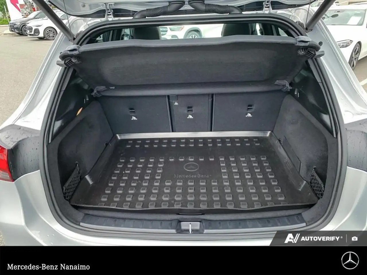 Mercedes-Benz GLA снимка Mercedes-Benz GLA