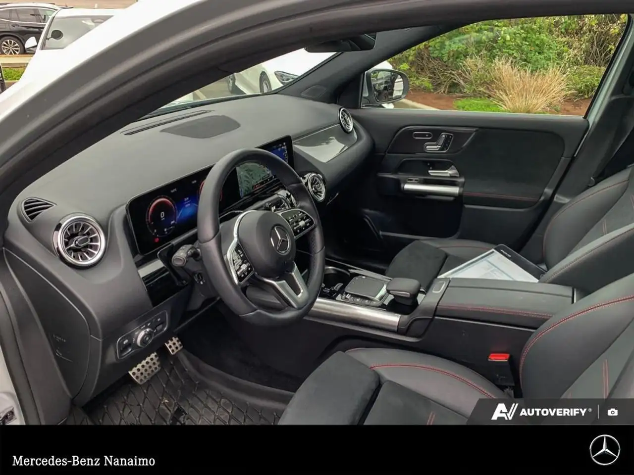 Mercedes-Benz GLA снимка Mercedes-Benz GLA