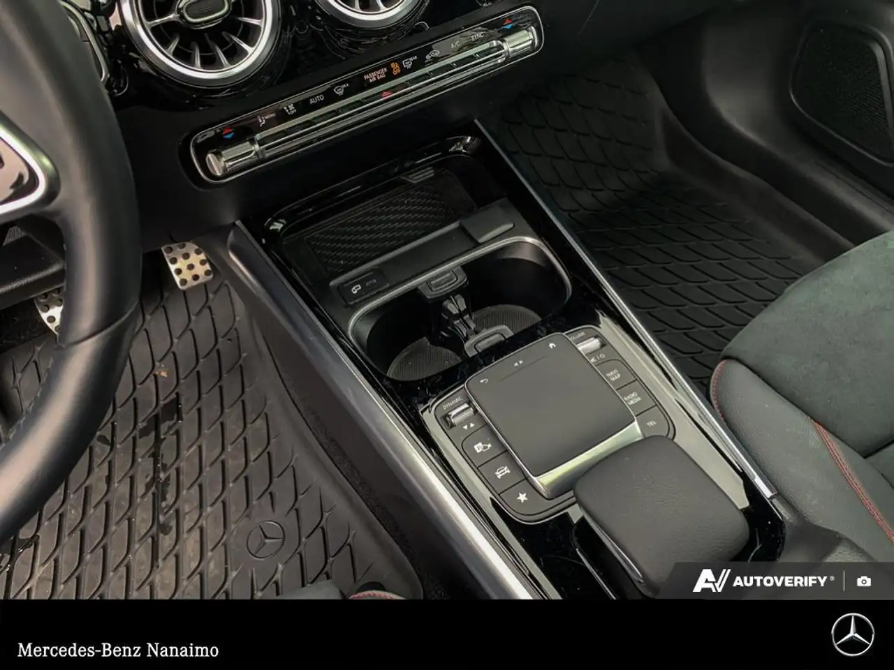 Mercedes-Benz GLA снимка Mercedes-Benz GLA