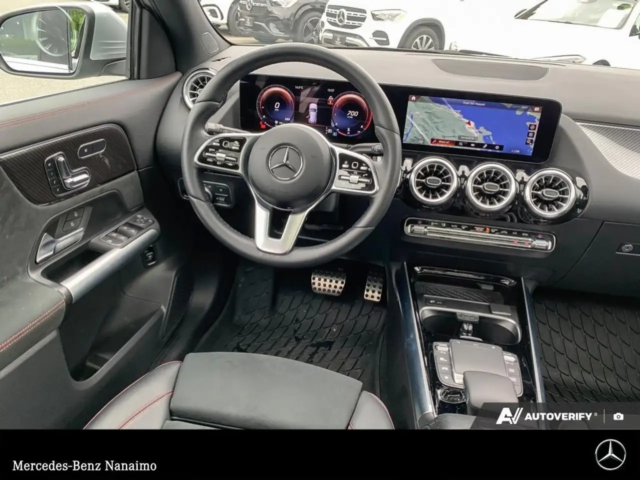 Mercedes-Benz GLA снимка Mercedes-Benz GLA