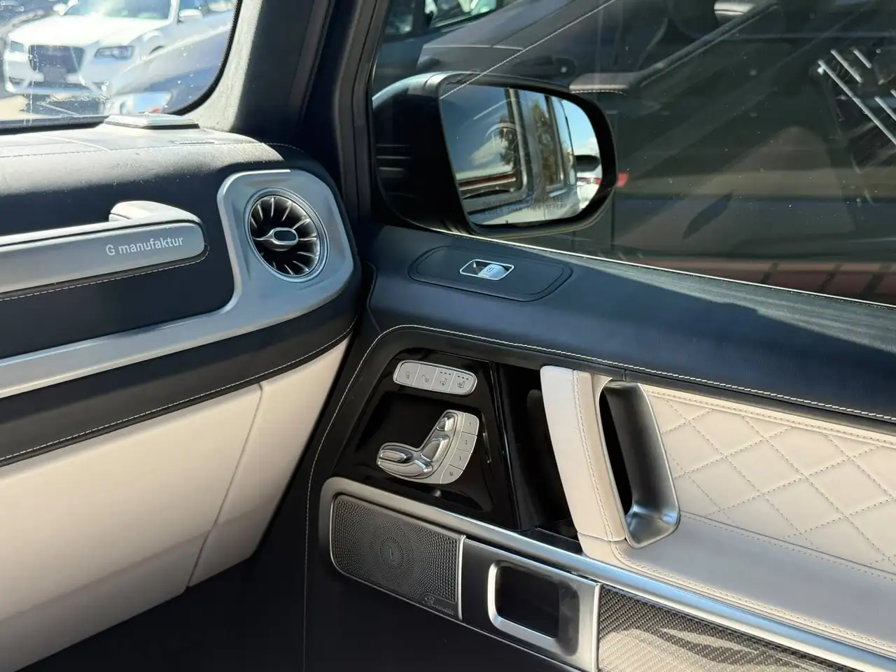 Mercedes-Benz G-Class снимка Mercedes-Benz G-Class