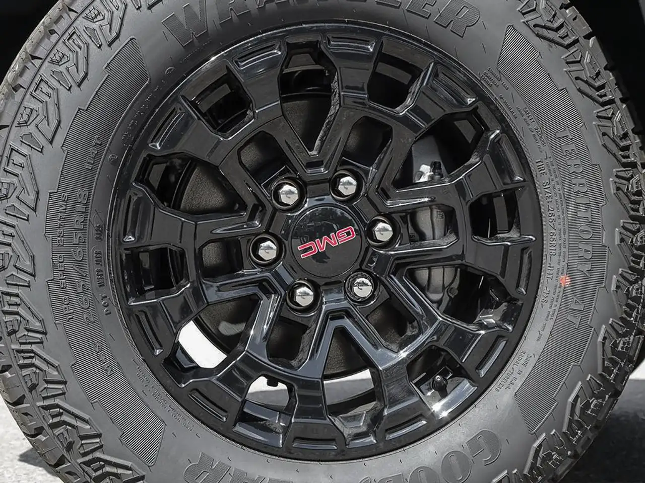 GMC Canyon photo GMC Canyon