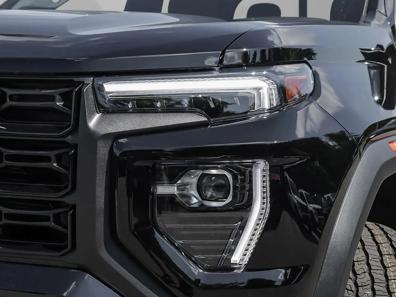 GMC Canyon photo GMC Canyon
