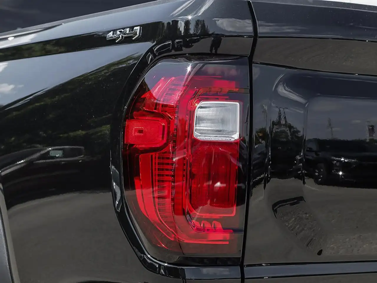GMC Canyon photo GMC Canyon