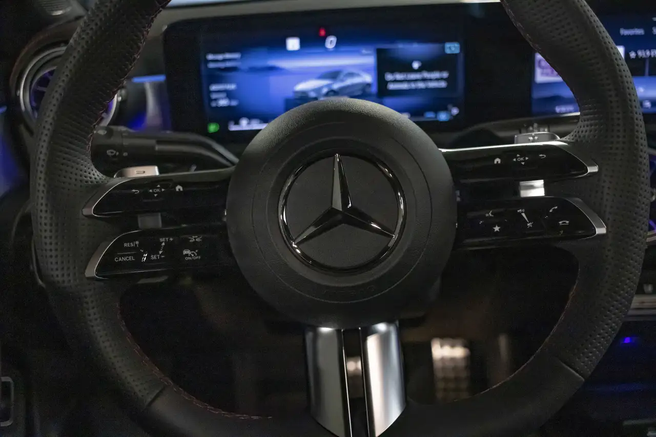Mercedes-Benz CLA снимка Mercedes-Benz CLA