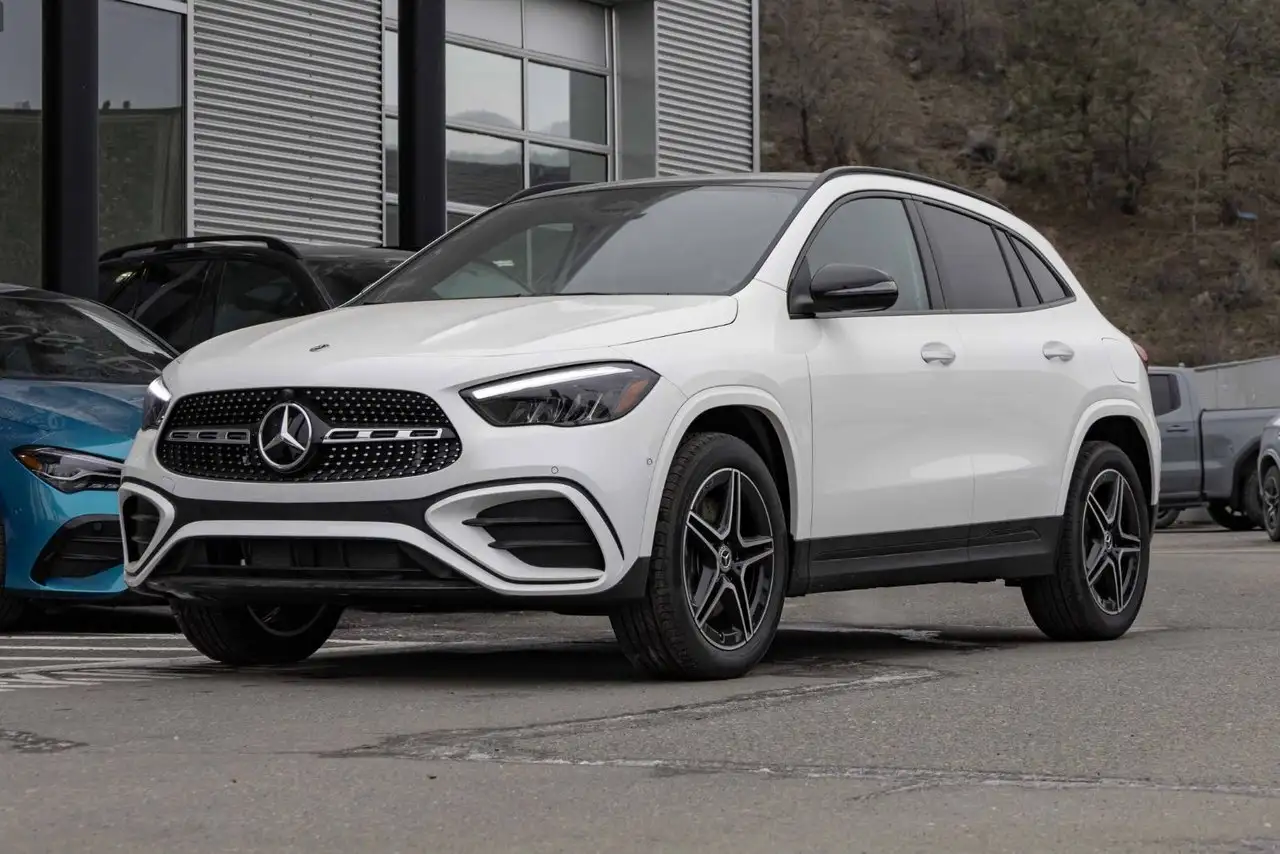 Mercedes-Benz GLA снимка Mercedes-Benz GLA