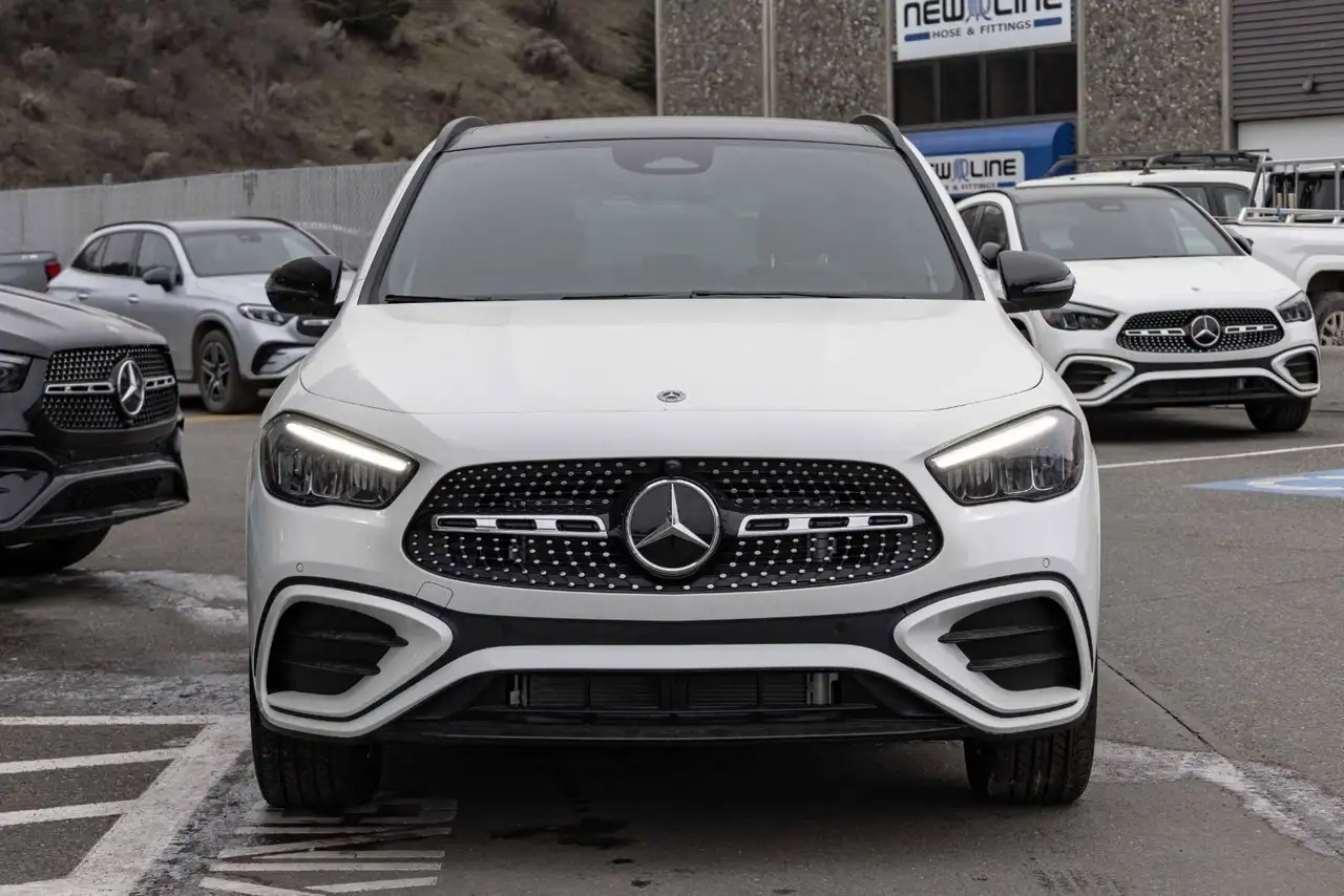 Mercedes-Benz GLA снимка Mercedes-Benz GLA